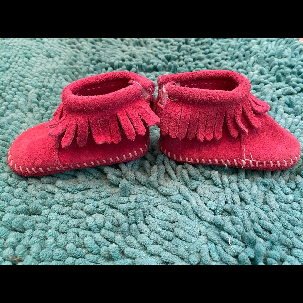 Minnetonka hot pink moccasins size 1
